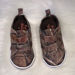 RealTree Outdoors baby sneakers. Size 4